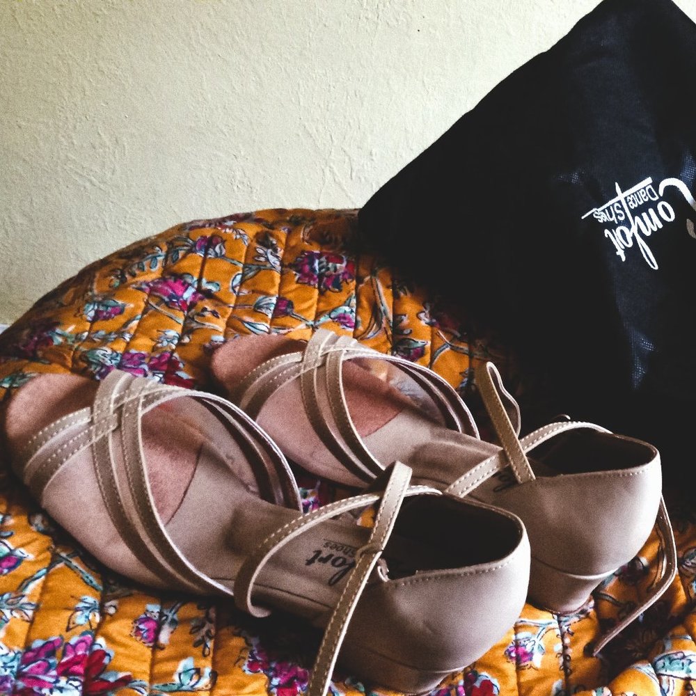 Comfort Dance Shoes Size 8N* Tan